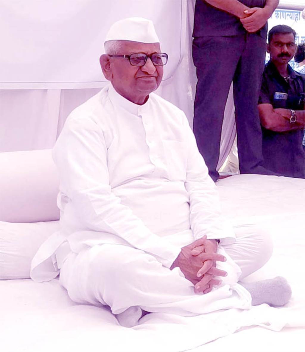Anna Hazare starts silent protest in support of student movement
